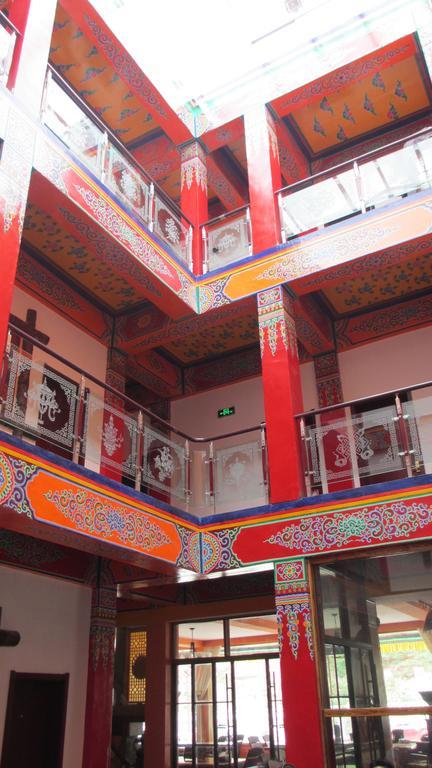 Nirvana Hotel, Restaurant & Bar Xiahe Dış mekan fotoğraf