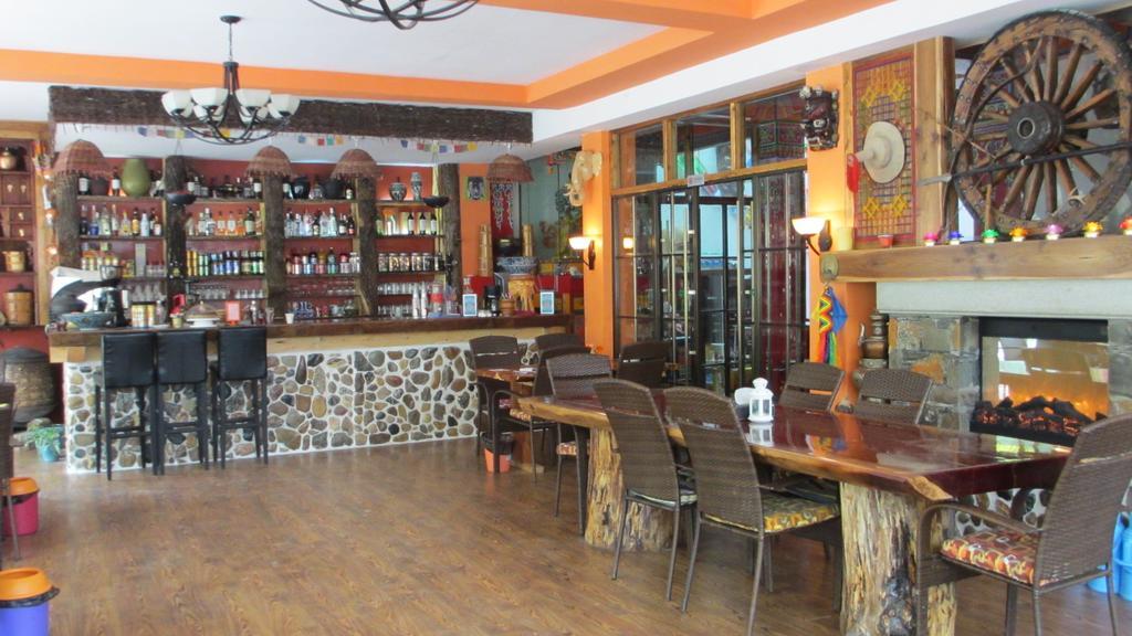 Nirvana Hotel, Restaurant & Bar Xiahe Dış mekan fotoğraf