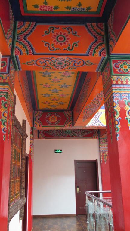 Nirvana Hotel, Restaurant & Bar Xiahe Dış mekan fotoğraf