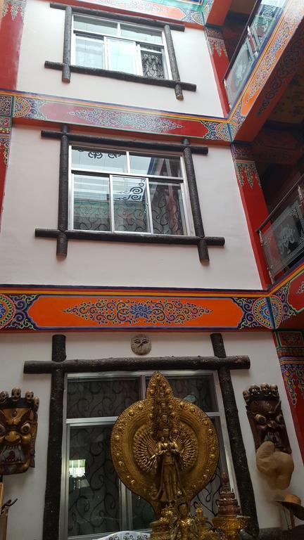 Nirvana Hotel, Restaurant & Bar Xiahe Dış mekan fotoğraf