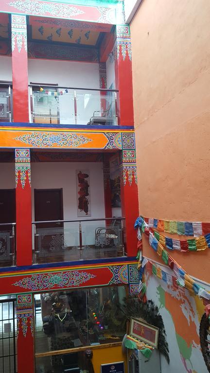 Nirvana Hotel, Restaurant & Bar Xiahe Dış mekan fotoğraf